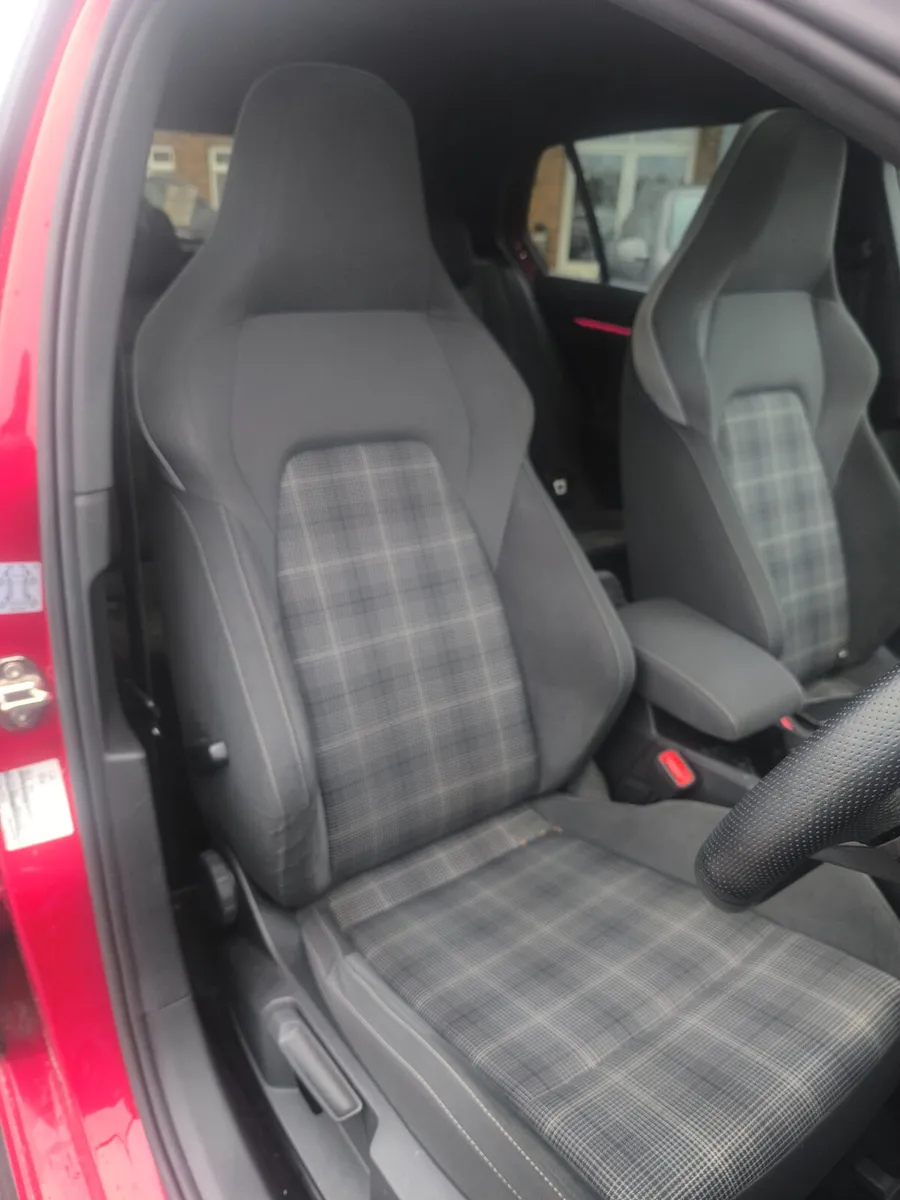 211 Volkswagen Golf  2.0 GTD - Image 4