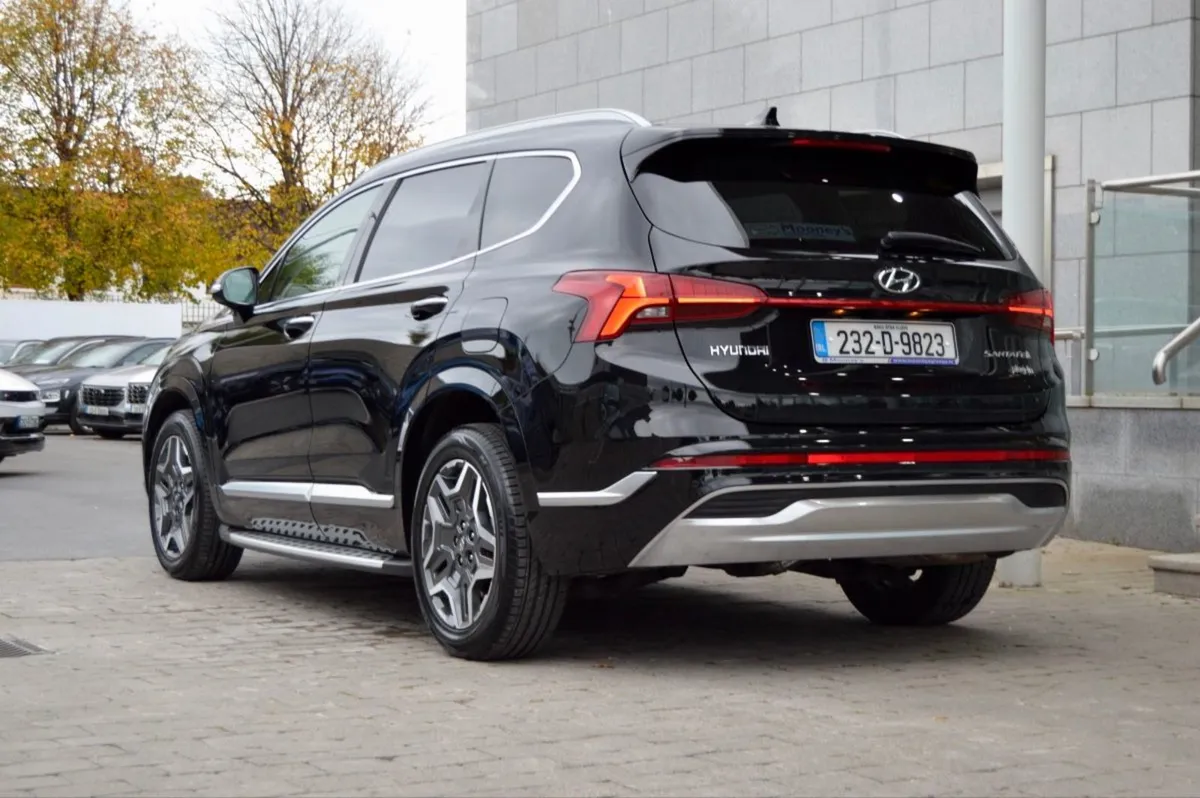 Hyundai Santa Fe 1.6 Phev 4WD Executive Plus Auto - Image 4