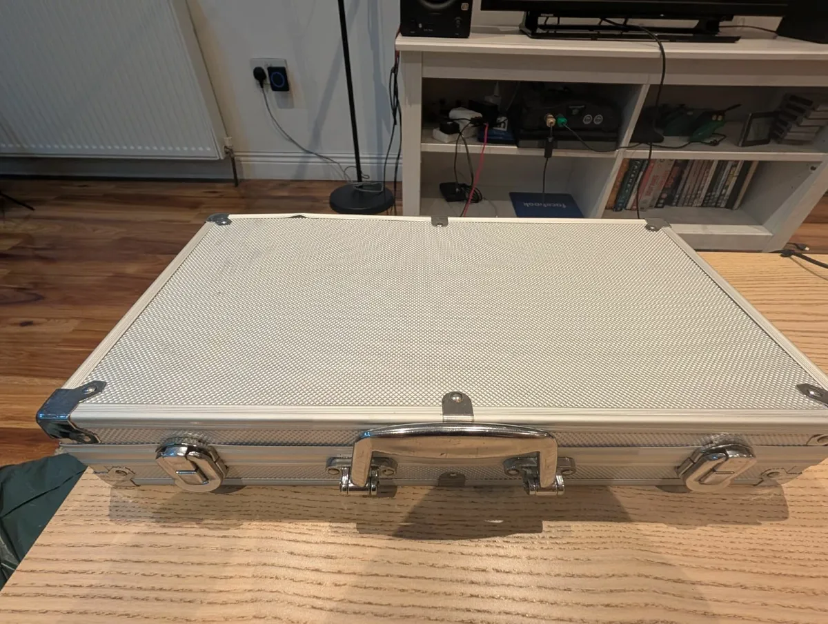 Poker Set for Sale – Complete with Suitcase - Image 2