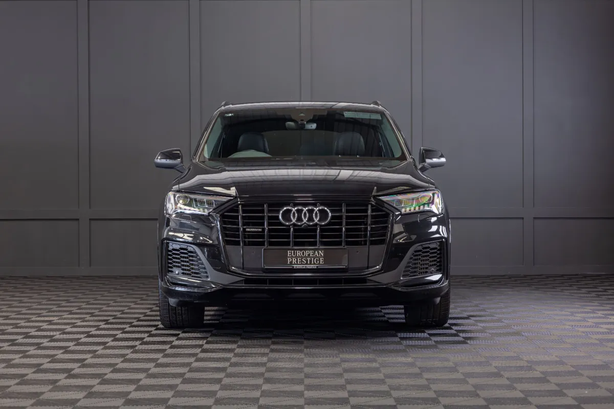 2022 Audi Q7 60 TFSIe S-Line Quattro Competition - Image 2