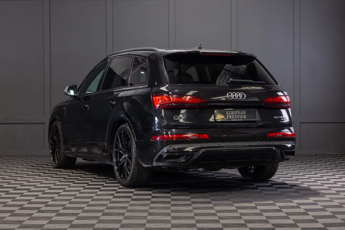 2022 Audi Q7 60 TFSIe S-Line Quattro Competition - Image 4