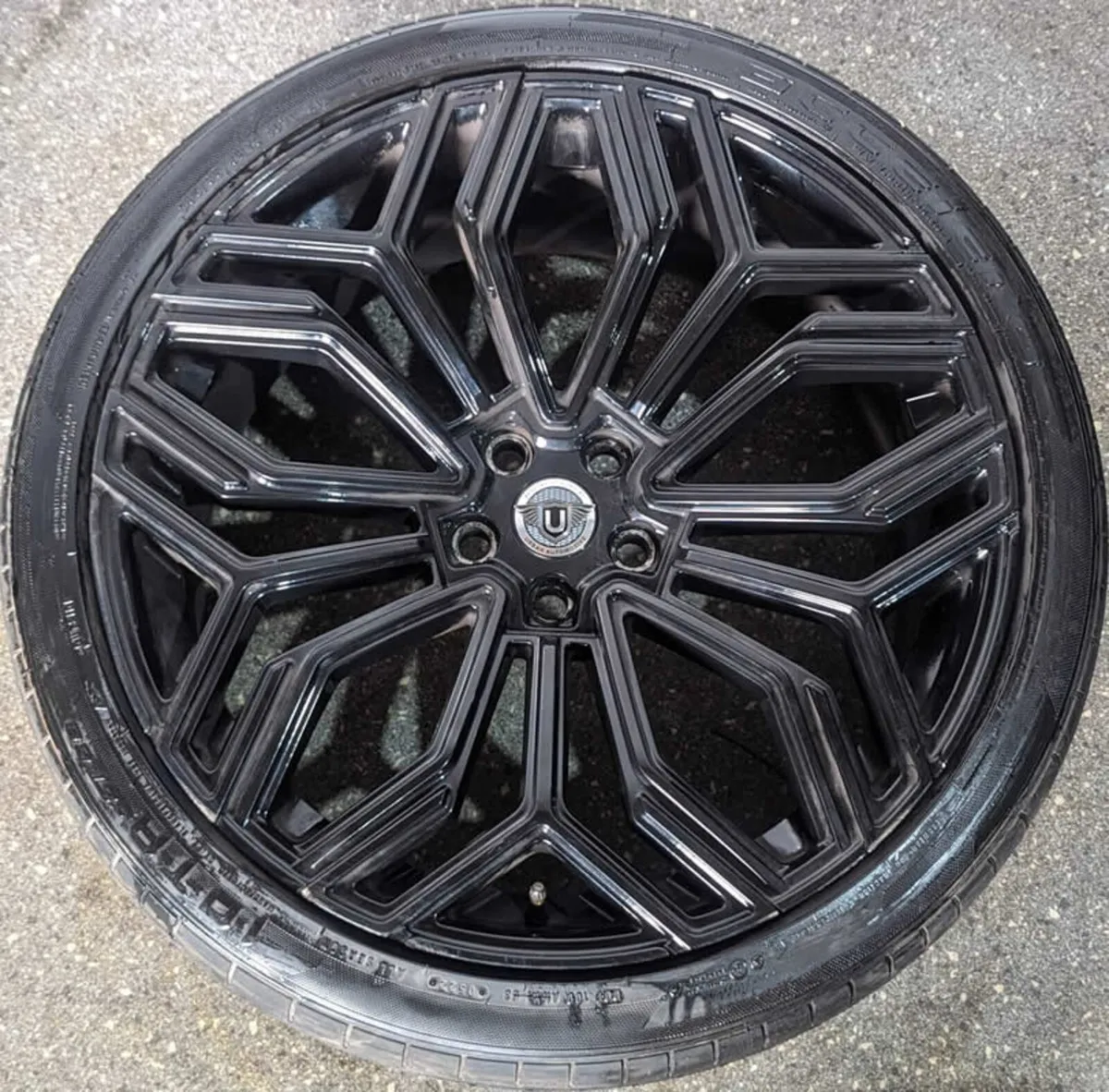 23" Urban UC1 Alloy Wheels & Tyres Range Rover Vog - Image 4