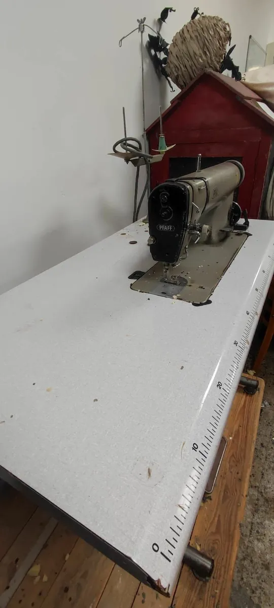 2 sewing machines - Image 2