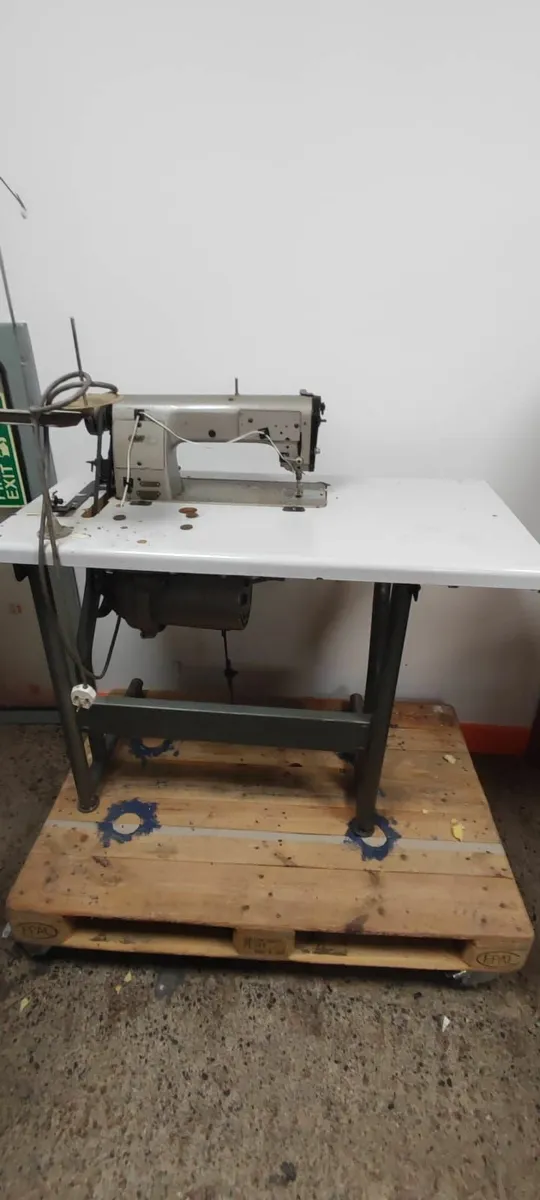 2 sewing machines - Image 3
