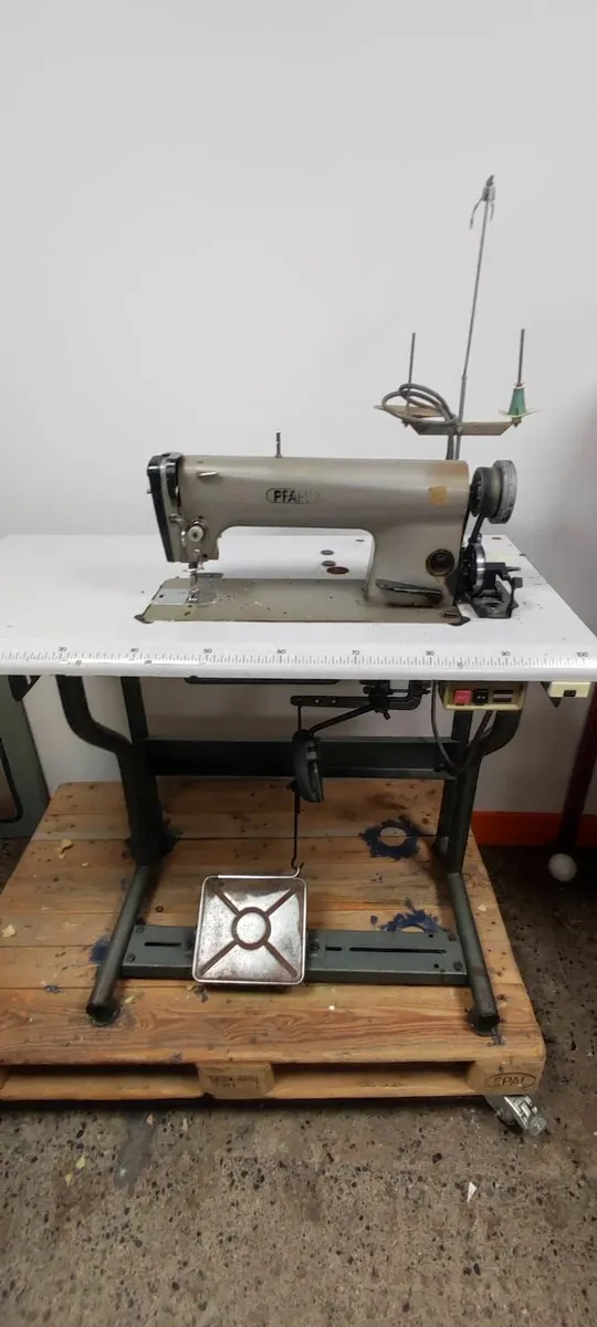 2 sewing machines - Image 4