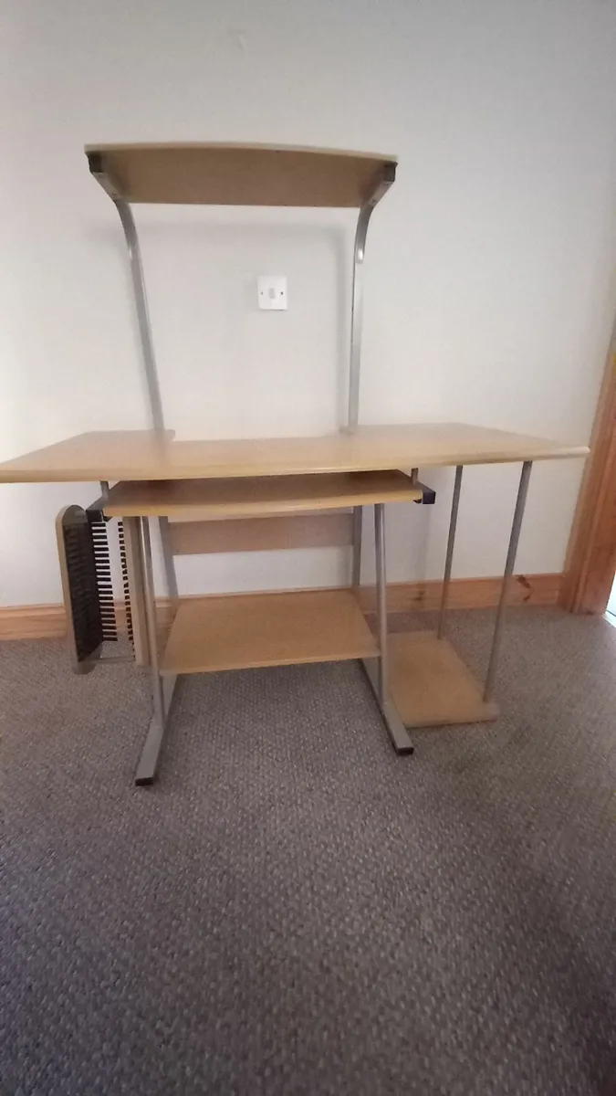 Computer Desk - Image 1
