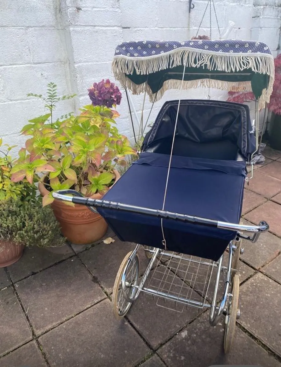 Silvercross Pram - Image 4