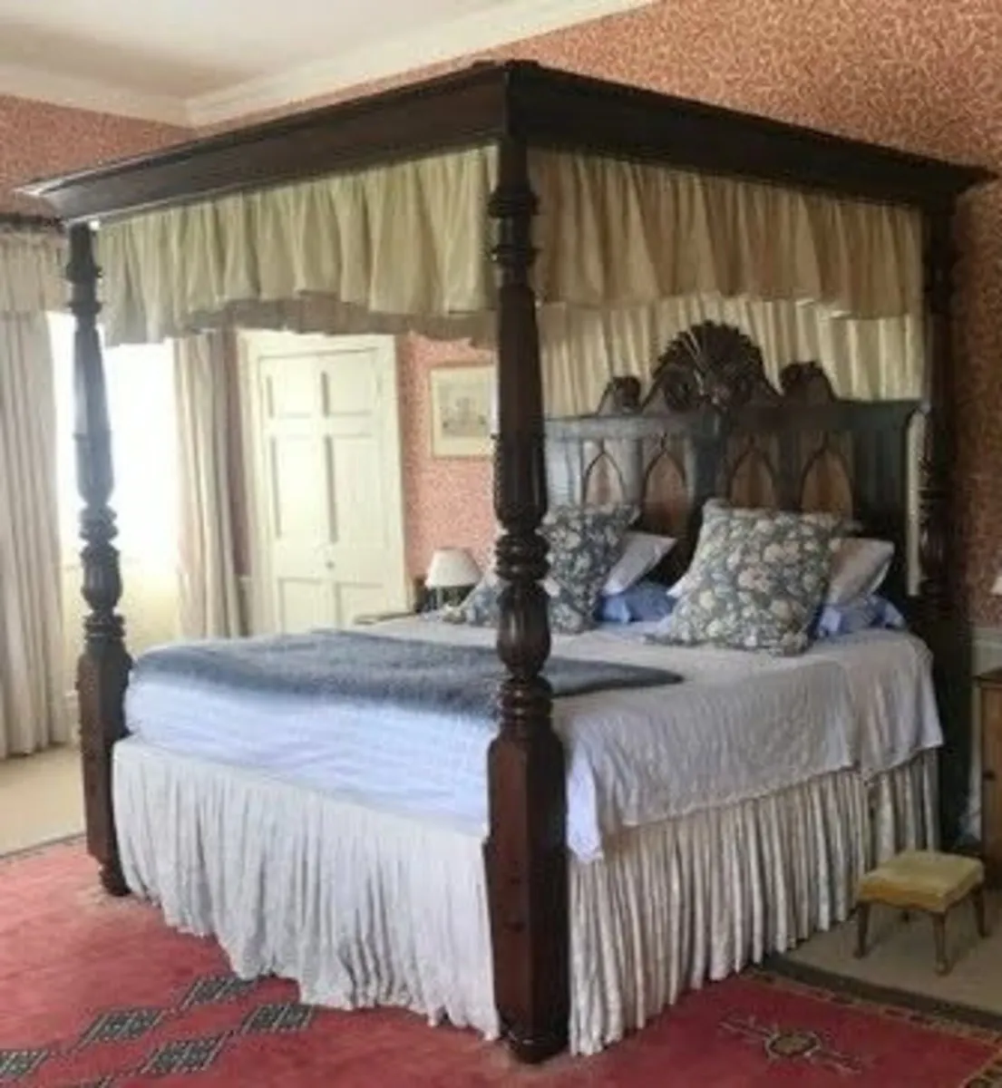 Four Poster Bed