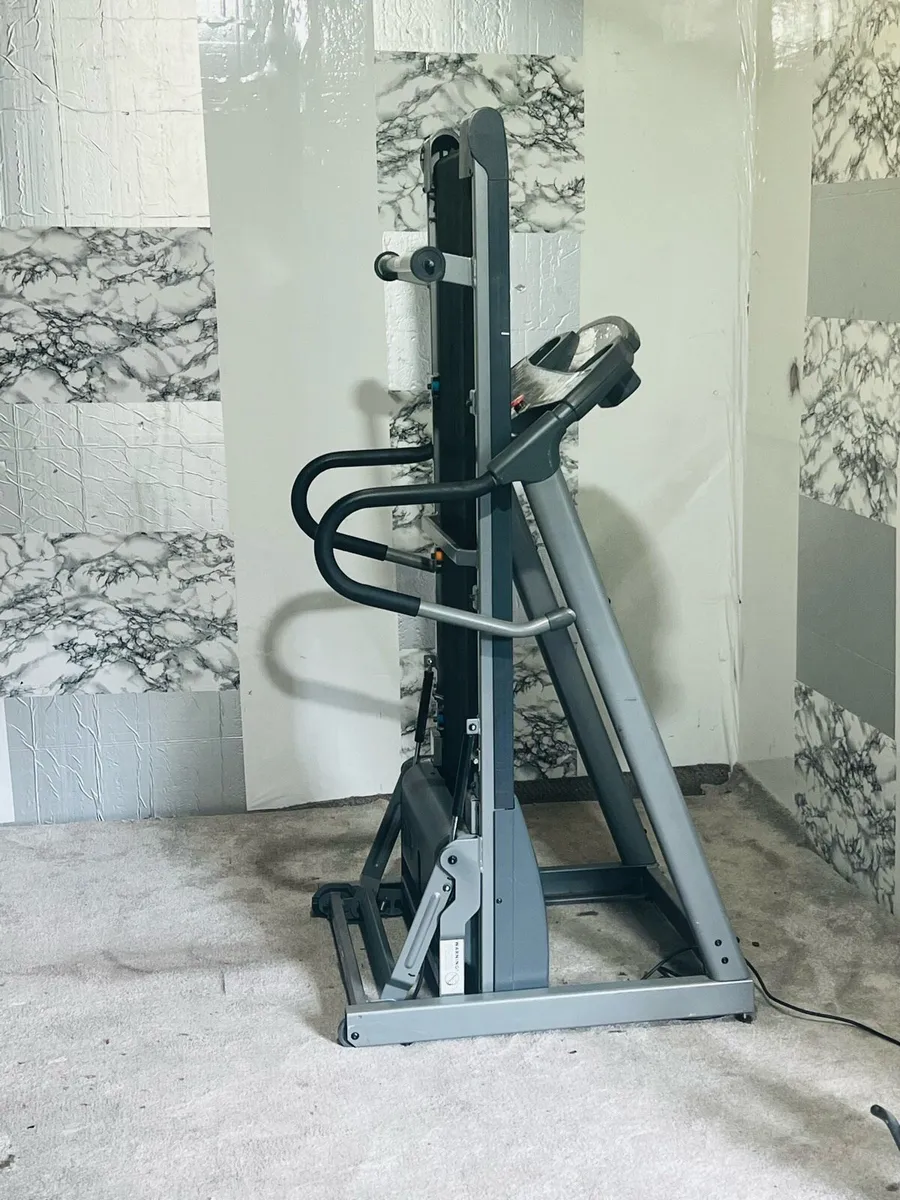 TREADMILL  136KG weight RATED - Image 3
