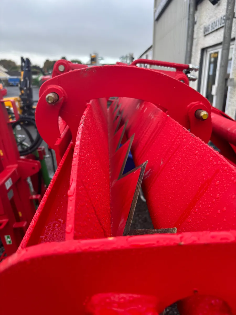 Keltec Bale Shear KT44 IN STOCK! - Image 2