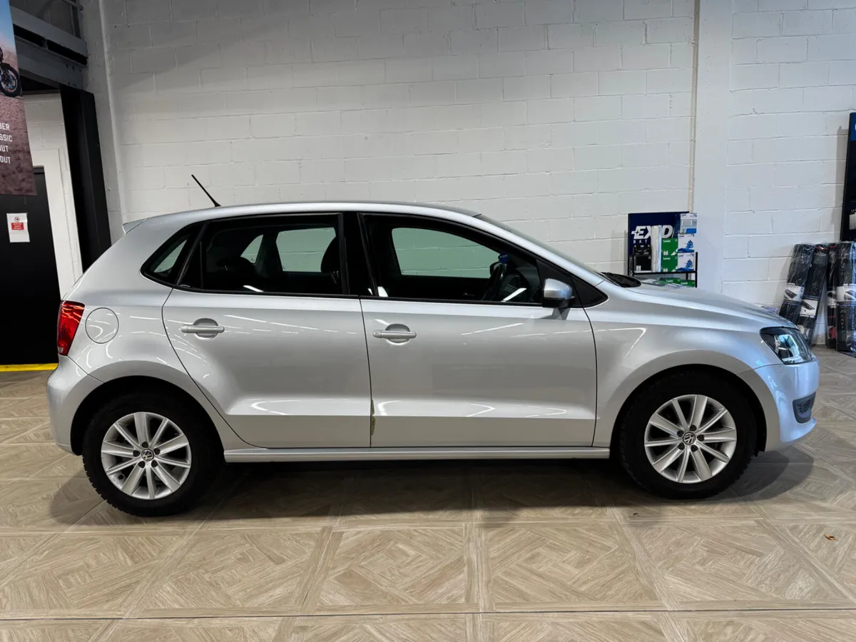 2013 Volkswagen Polo Auto Bluemotion - Image 2