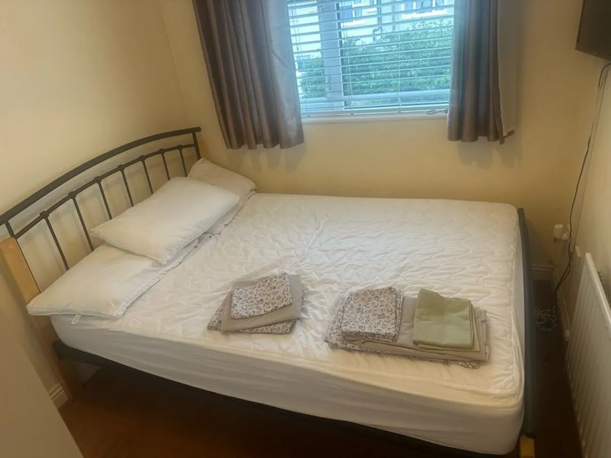 Double bed - Image 1