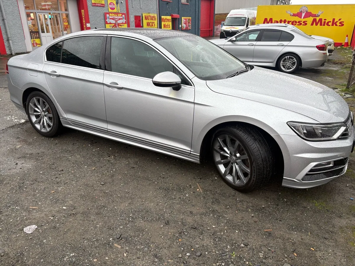 2017 Volkswagen Passat R line - Image 4