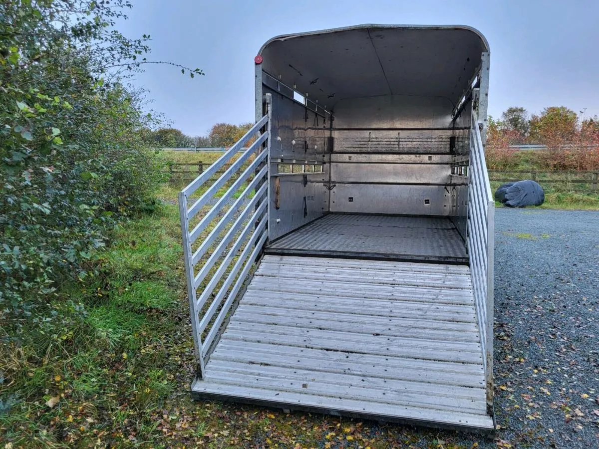 Cattle trailer - Image 1