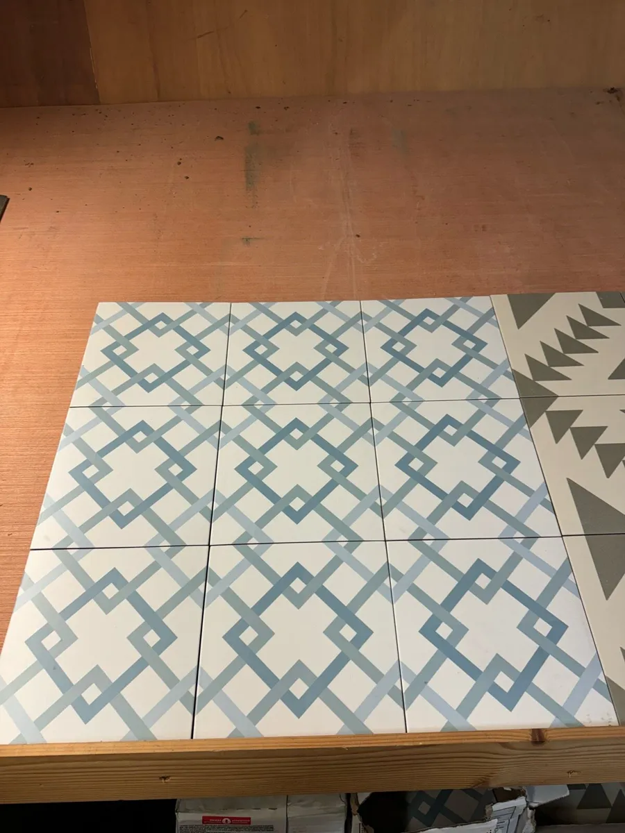 Clearance blue pattern tile 20cm x 20cm