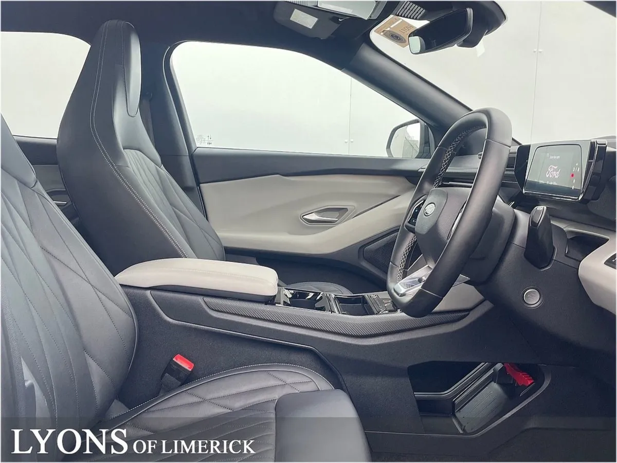 Ford Explorer Premium 77kwh Extended Range RWD - Image 4