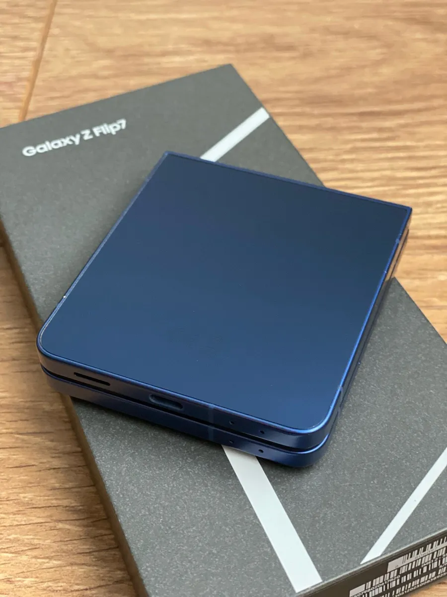 Galaxy Z Flip7 256GB - Image 2