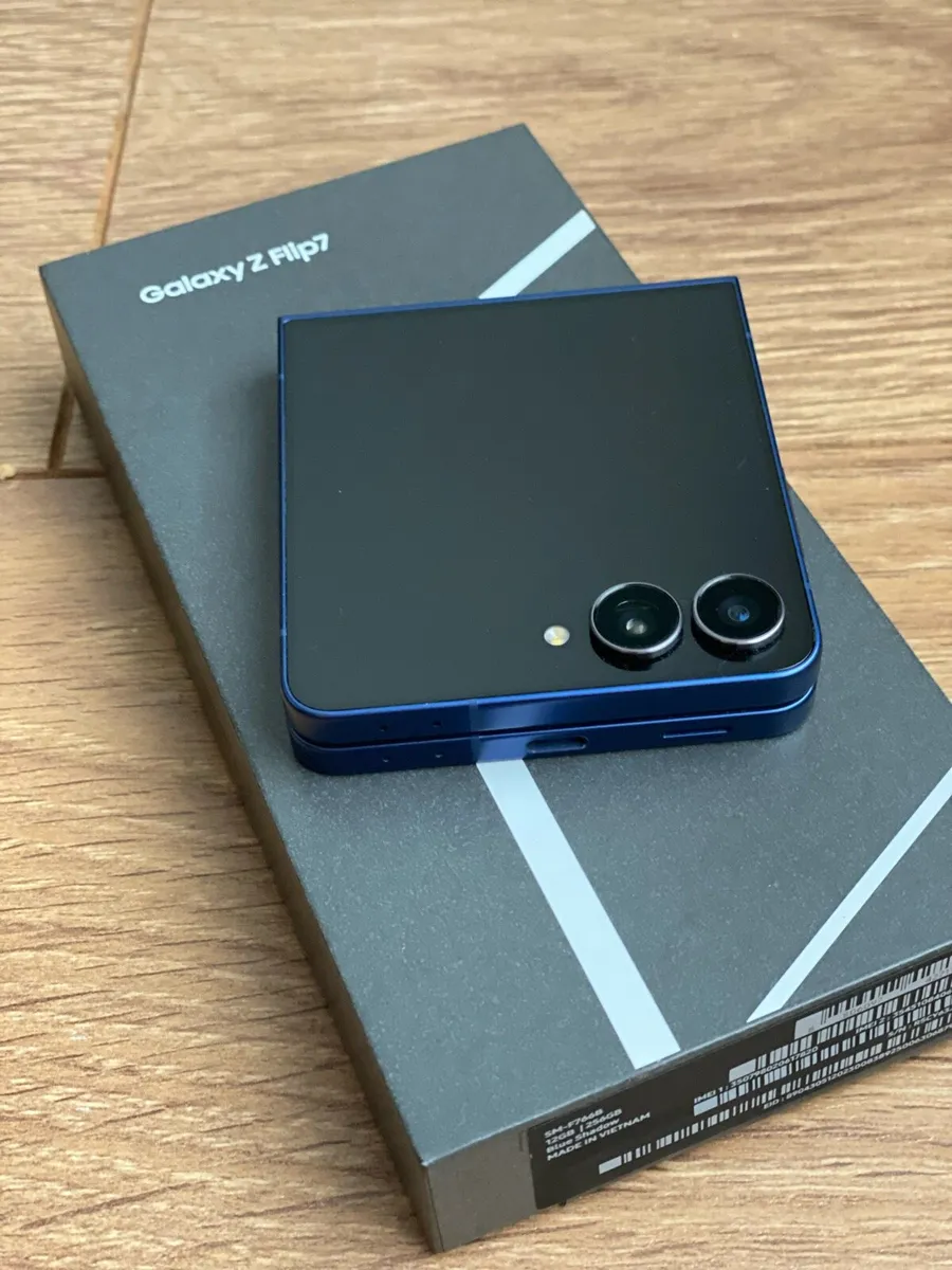 Galaxy Z Flip7 256GB - Image 1