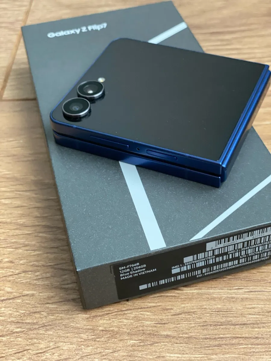 Galaxy Z Flip7 256GB - Image 3