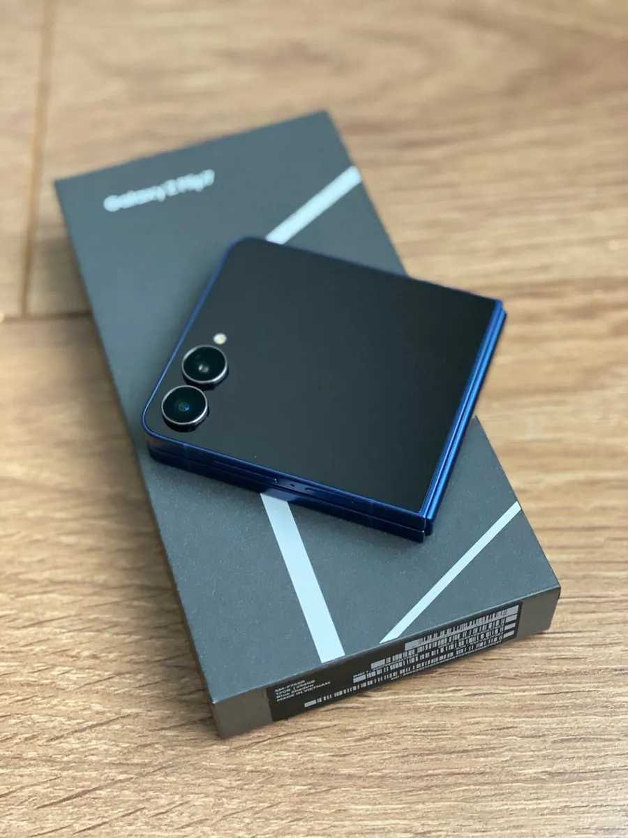 Galaxy Z Flip7 256GB - Image 4
