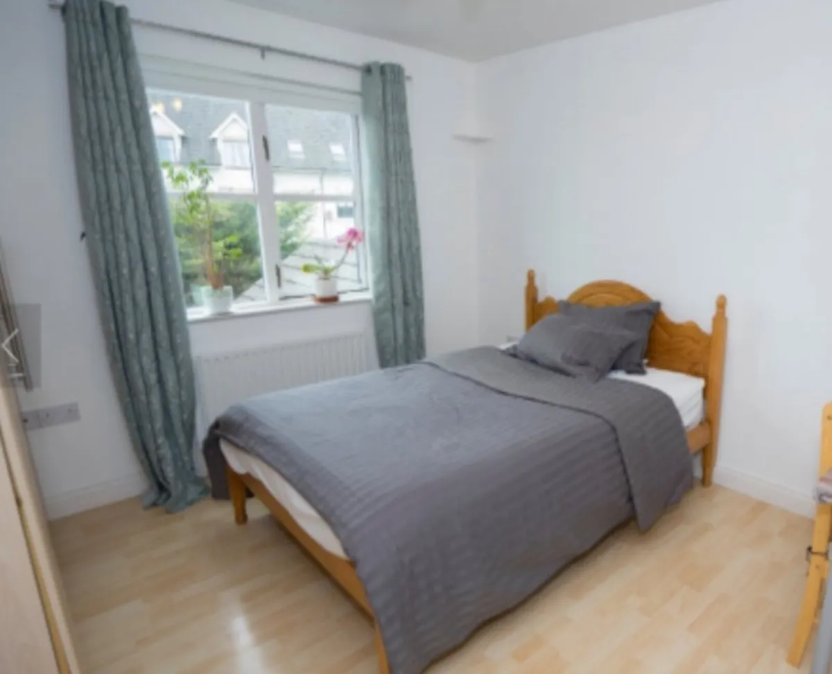 Bed - Image 1