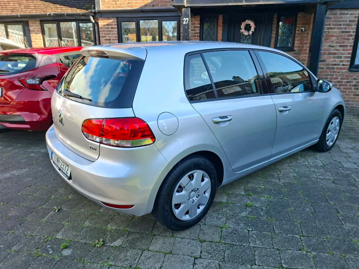 VOLKSWAGON GOLF 1.6 TDI 2010 VERY CLEAN CAR - Image 3
