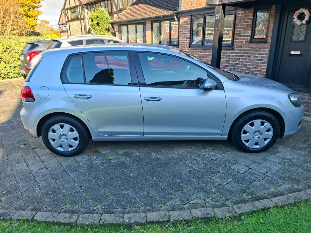 VOLKSWAGON GOLF 1.6 TDI 2010 VERY CLEAN CAR - Image 4