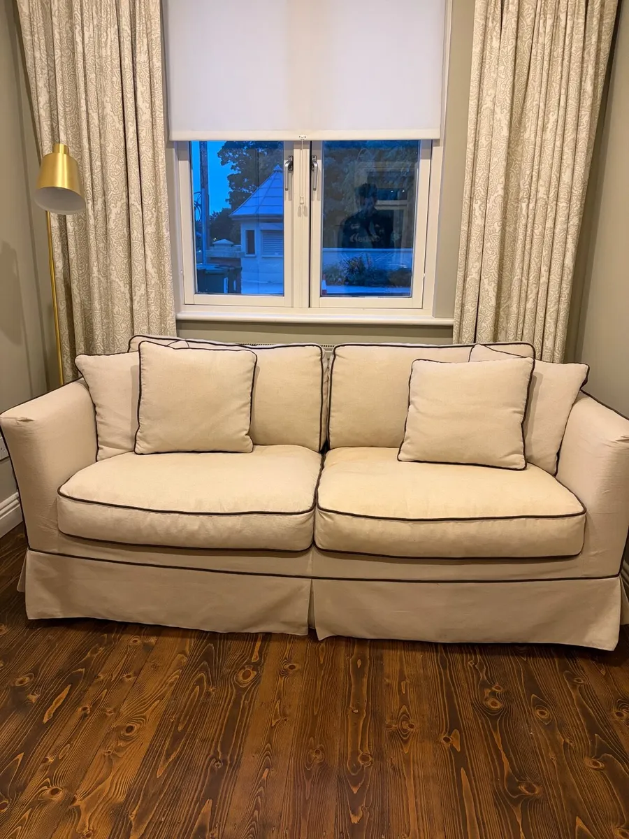 Couch/Bed - Image 1