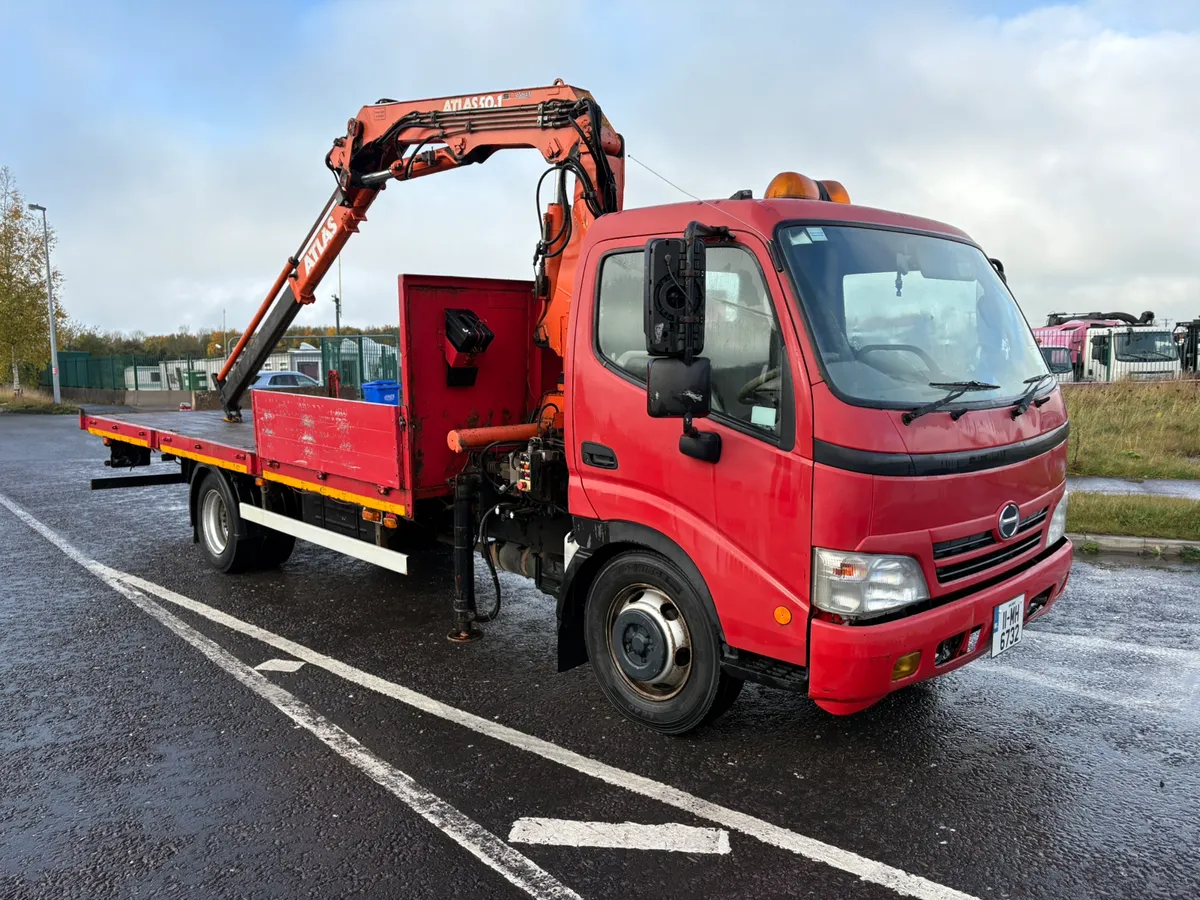 Hino 7.5 Ton Crane - Image 1