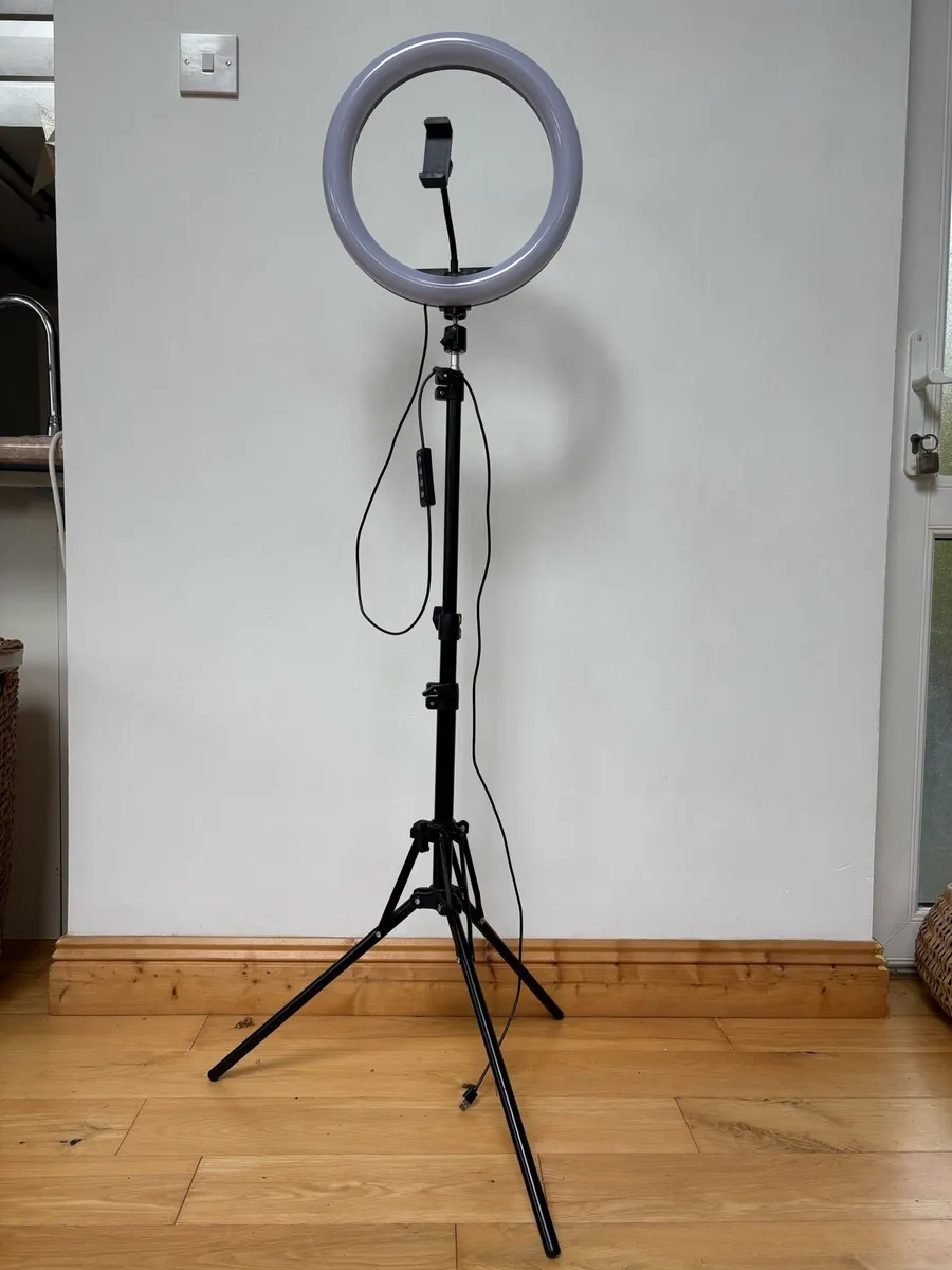 Selfie lamp on tripod