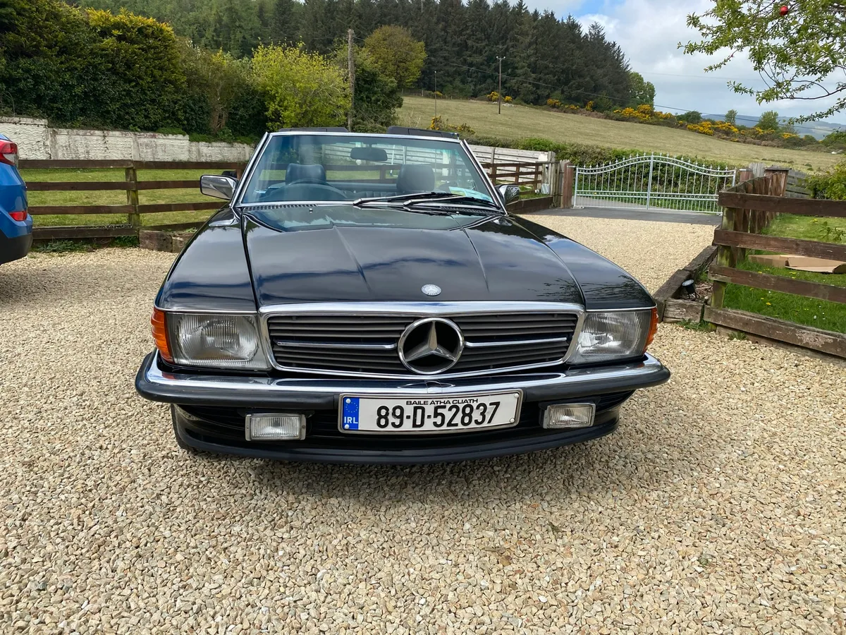 Mercedes 300 SL R107 1989 Black on Black - Image 2