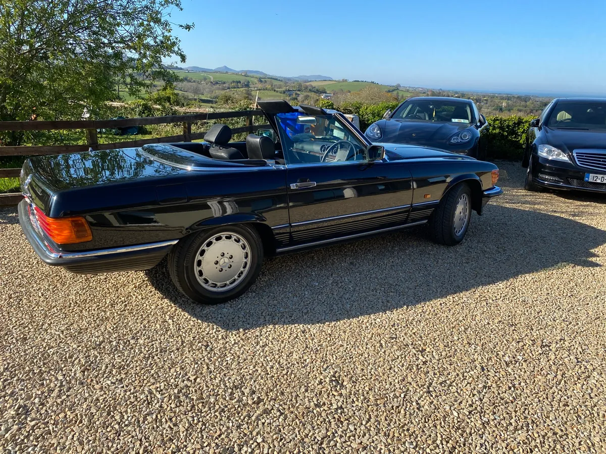 Mercedes 300 SL R107 1989 Black on Black - Image 4