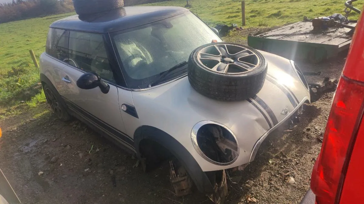 Breaking. Discovery 4, Mini Cooper, Omega - Image 3