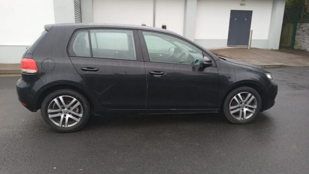 VOLKSWAGEN GOLF 2010 / 1.6 DIESEL / MANUAL - Image 4