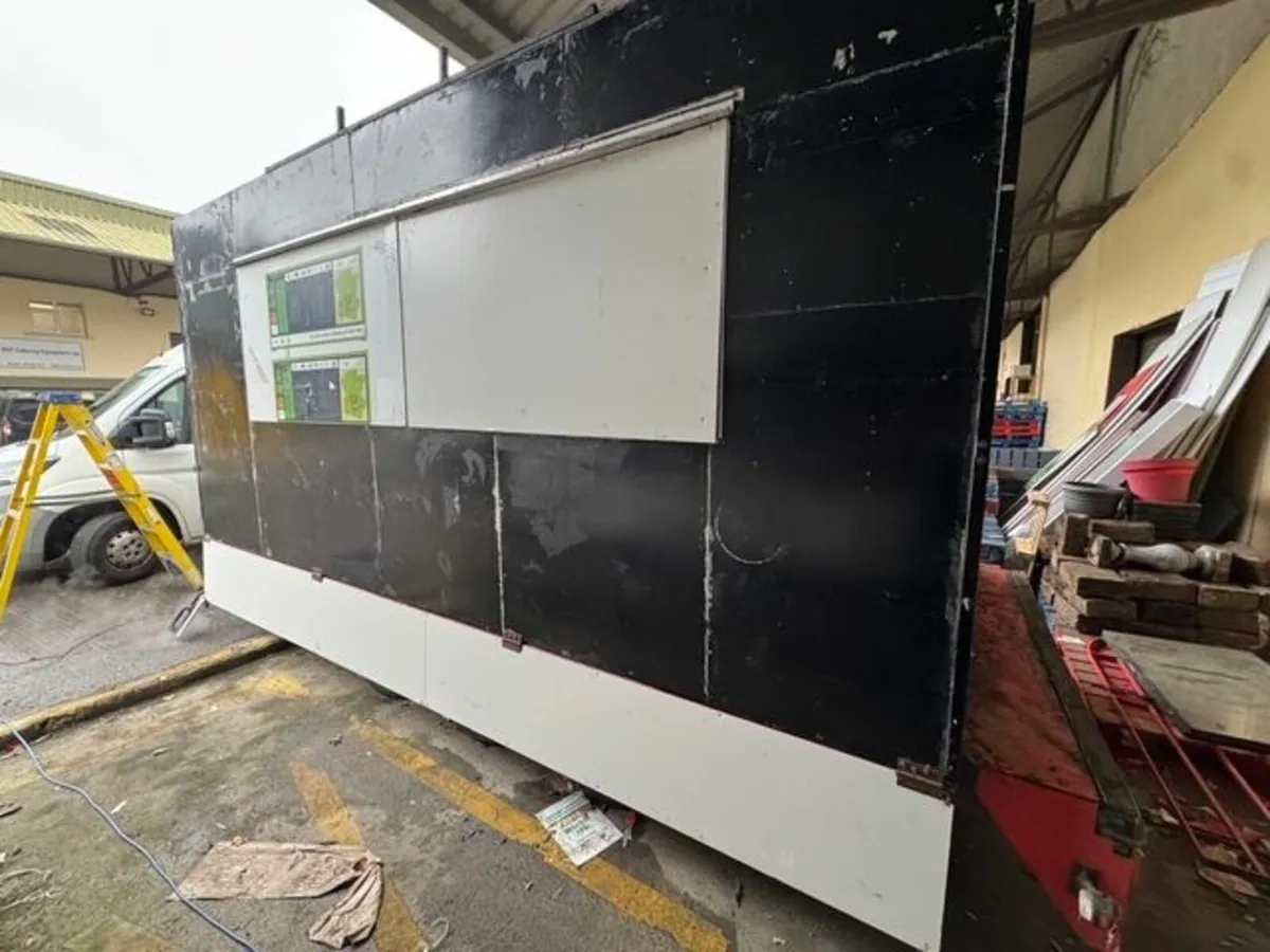 Mobile catering trailer / shop / food truck - Image 2
