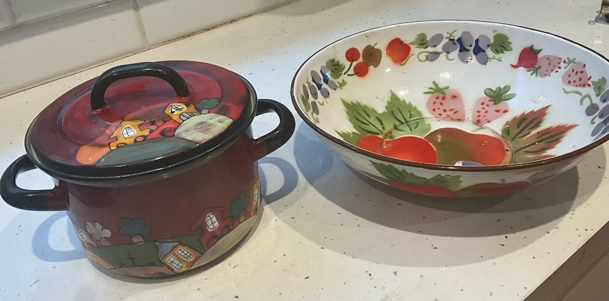 Vintage Enamel Pot and Large Dish - Image 1