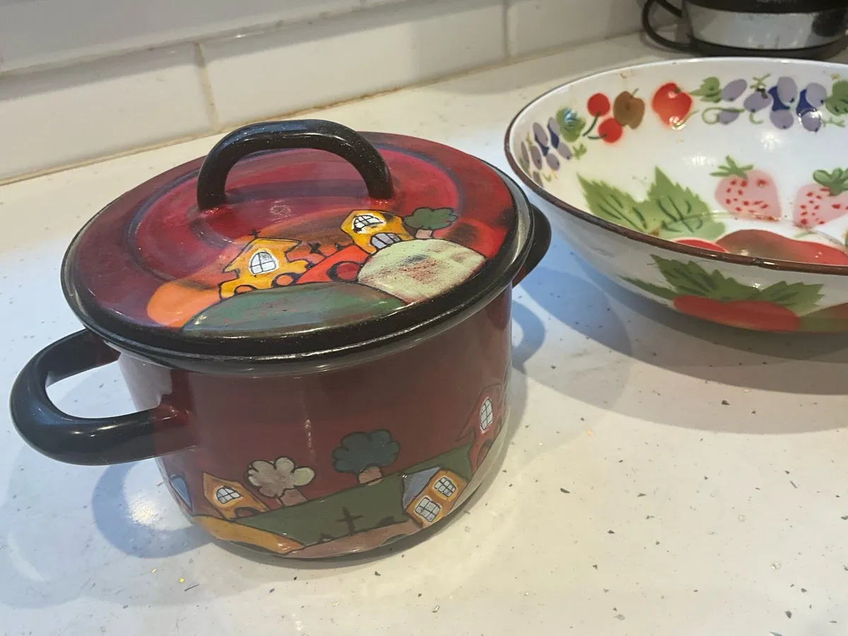 Vintage Enamel Pot and Large Dish - Image 2