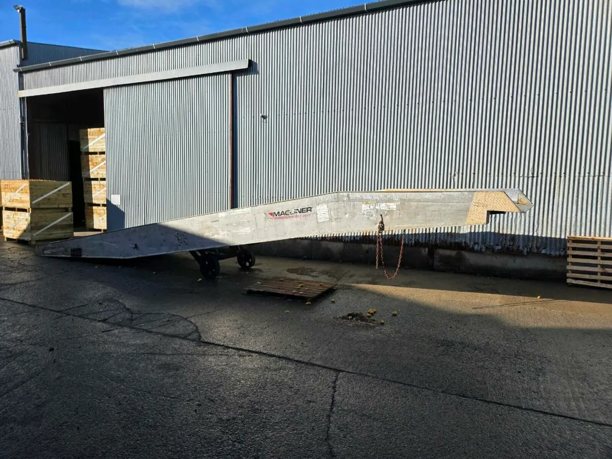 Loading ramp - Image 1