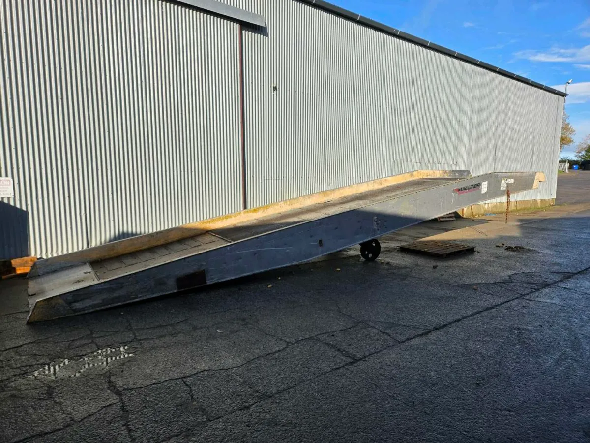 Loading ramp - Image 2