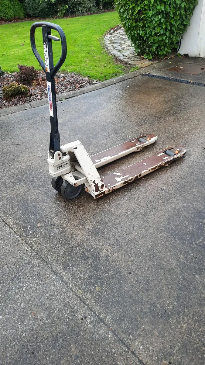 Palette truck-- very good condition - Image 2