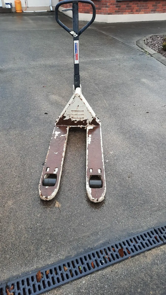 Palette truck-- very good condition - Image 4