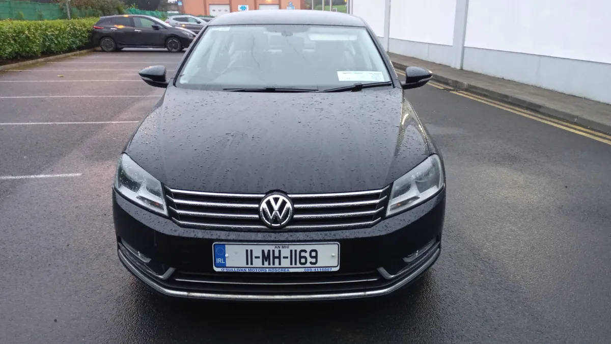 VOLKSWAGEN PASSAT 2011 / 1.6 DIESEL / MANUAL - Image 2