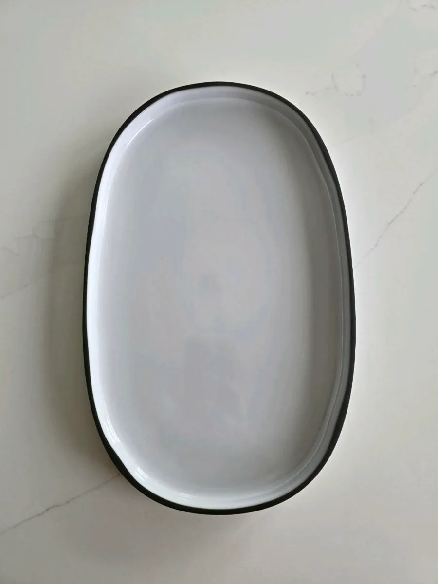 Revol white medium oval dish - Image 1