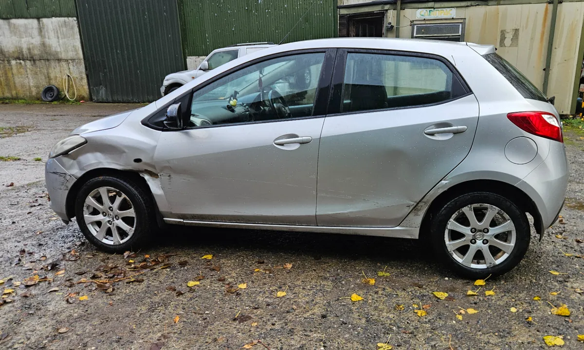 Mazda 2 2010 1.3petrol manual nct and tax - Image 3