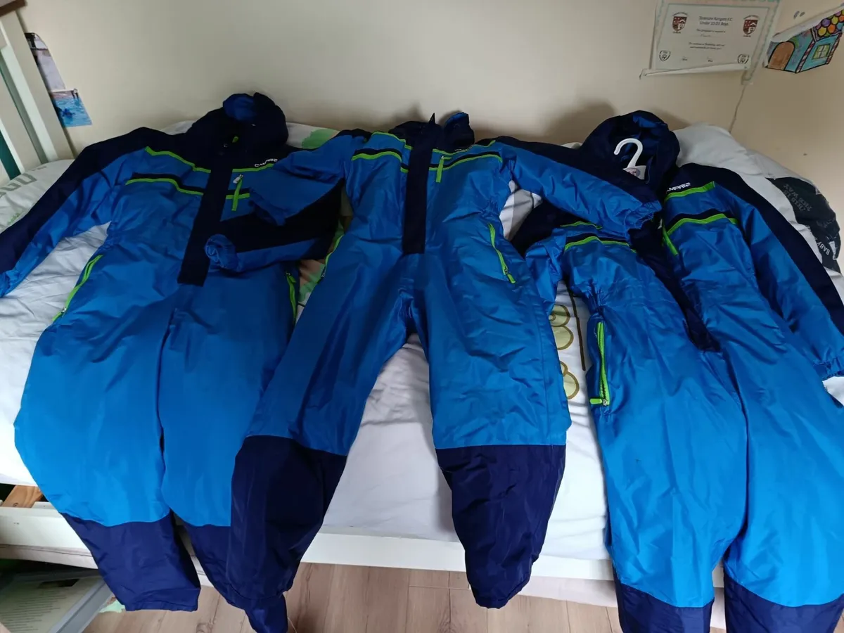 Snow suits and boots - Image 1