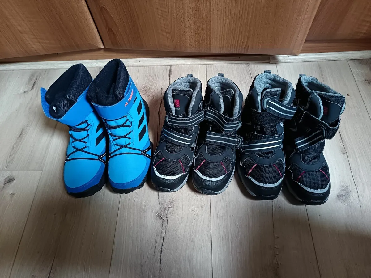 Snow suits and boots - Image 2