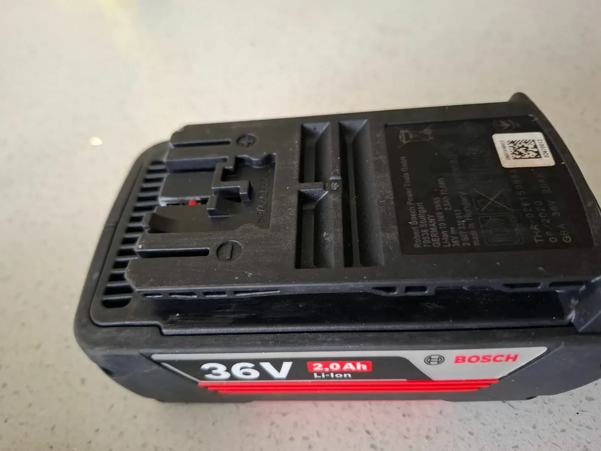Battery and charger - Image 4