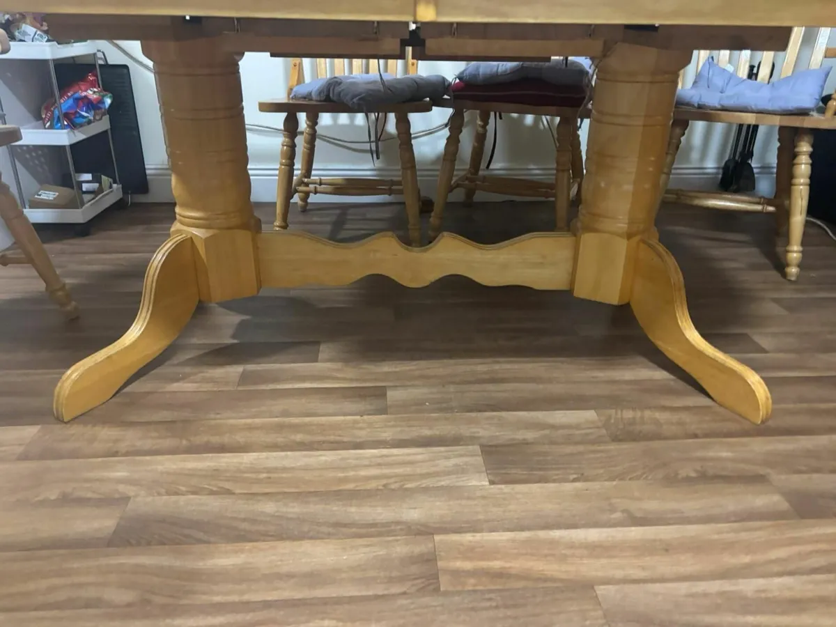 Dining table and 6 chairs - Image 1