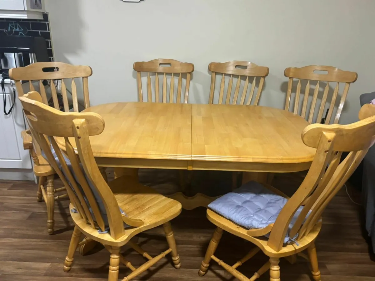 Dining table and 6 chairs - Image 3