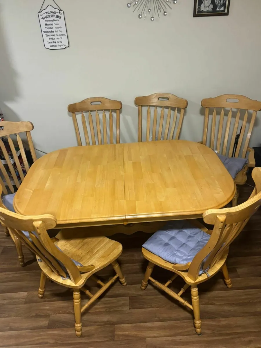 Dining table and 6 chairs - Image 4
